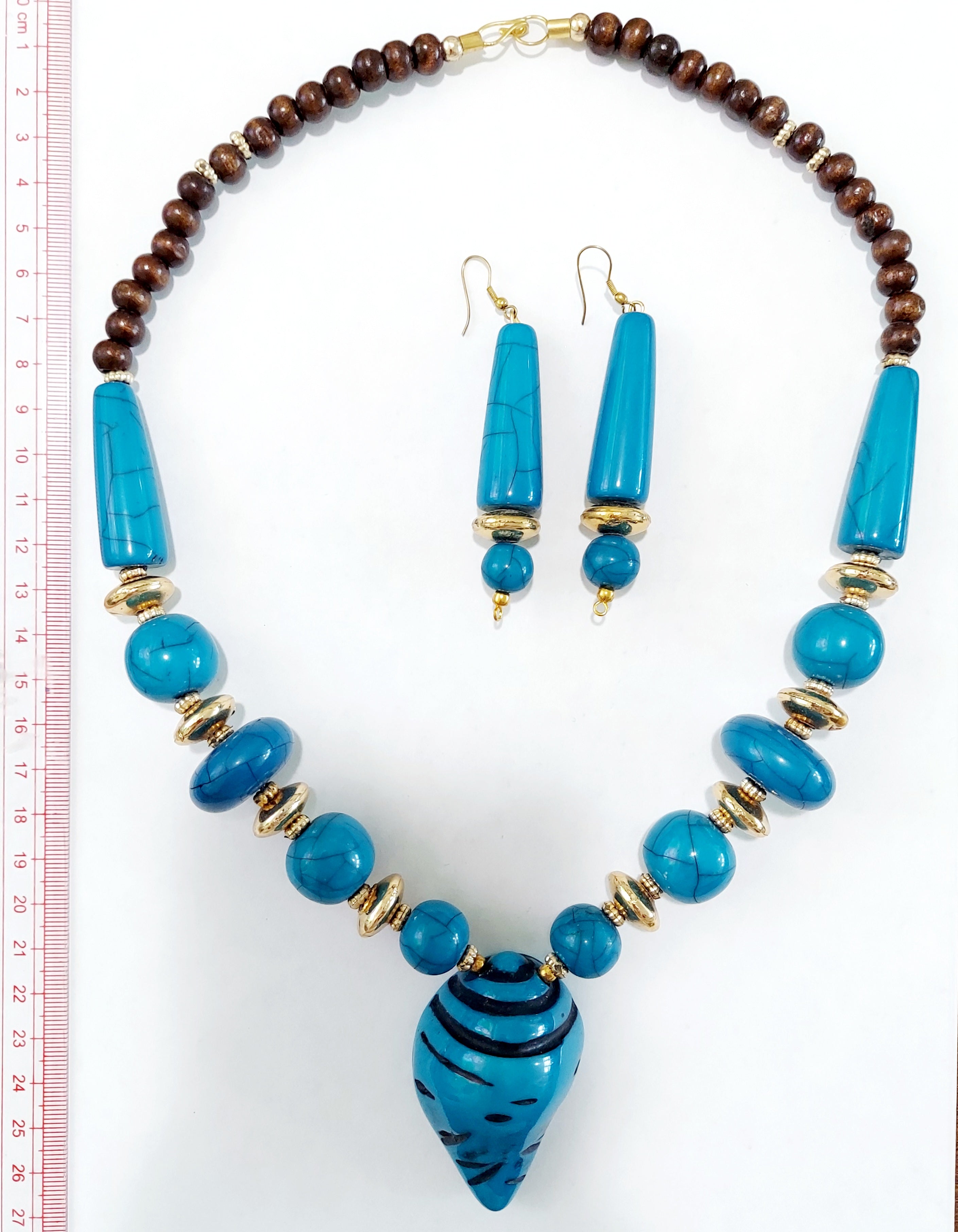 Shell Pendant Necklace & Earrings Set