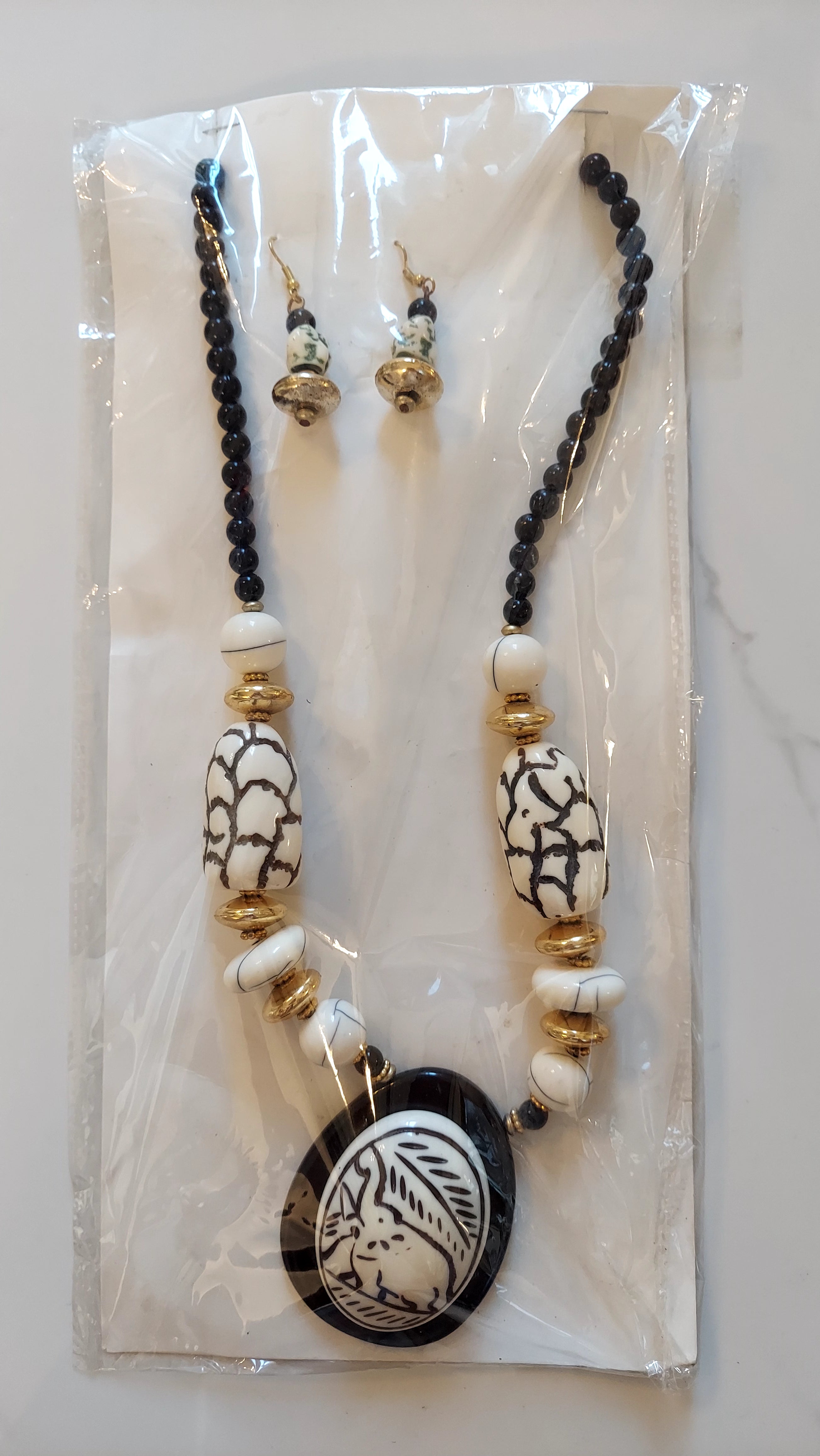 Necklace & Earrings Set / Crackle Elephant