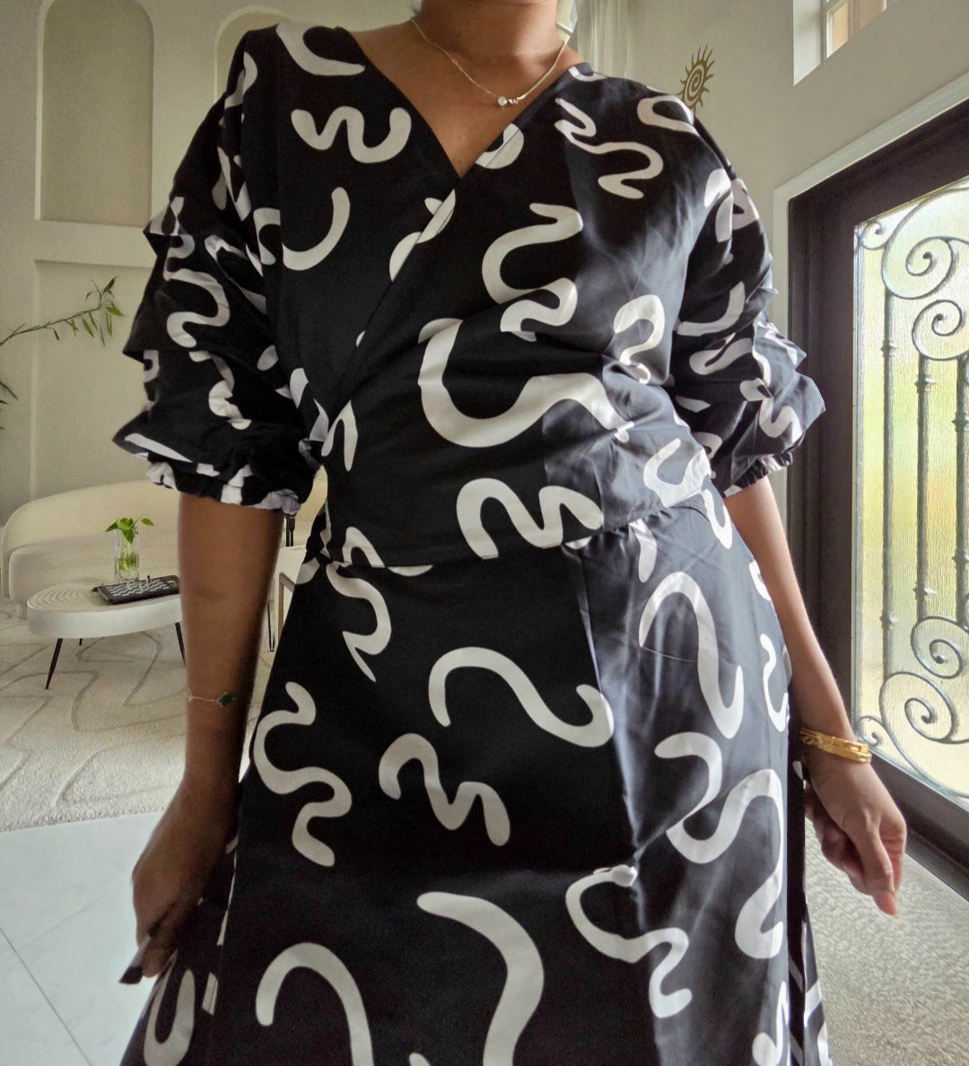 746 Wrap Dress With Puffed Sleeves Print 830 (