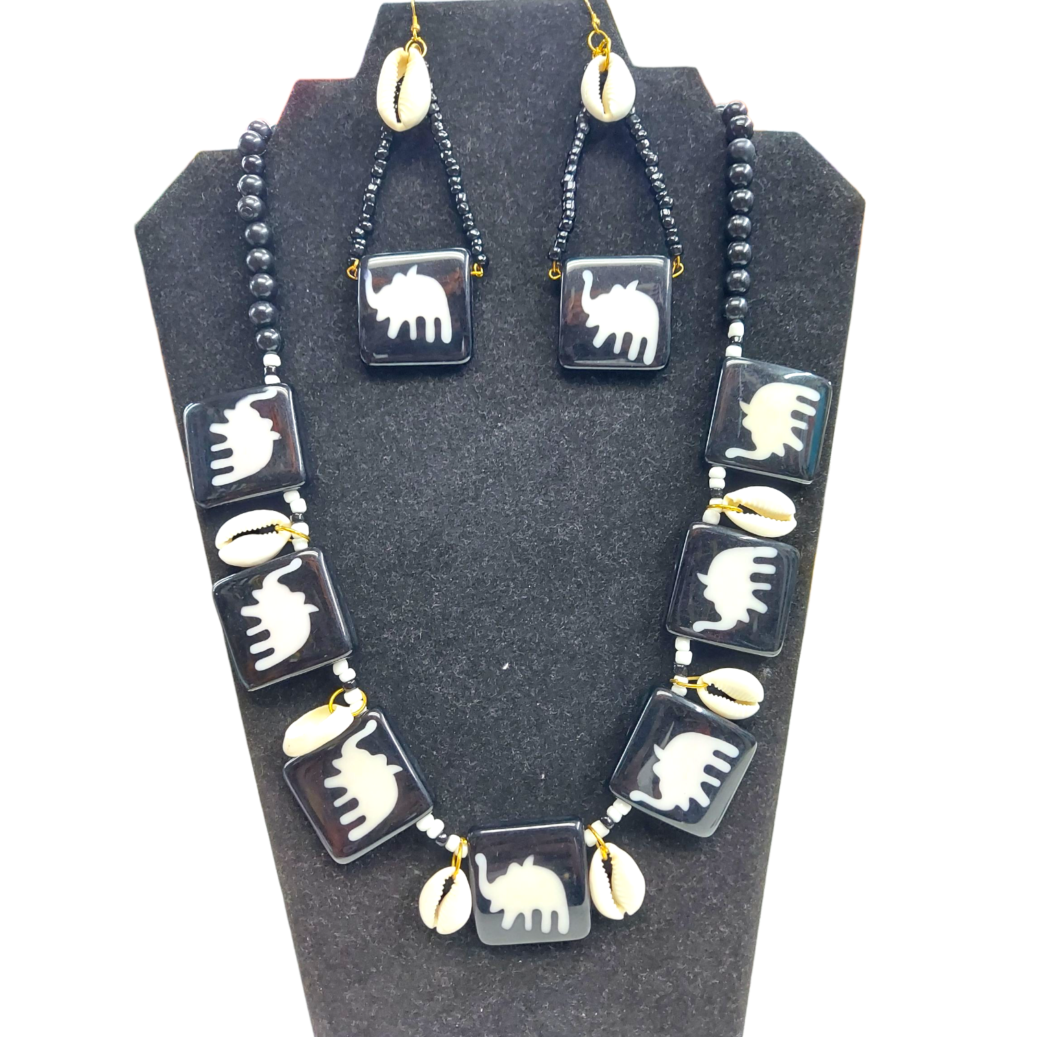 Necklace & Earnings Set -Cowrie Shell